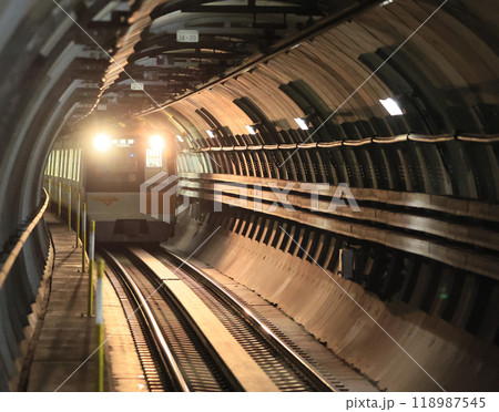 今里筋線 太子橋今市駅に接近する電車 今里筋線 太子橋今市駅に接近する電車 118987545