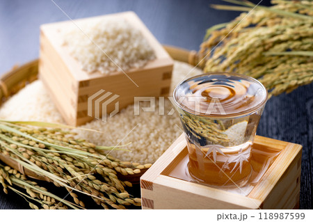 冷酒　日本酒イメージ 118987599