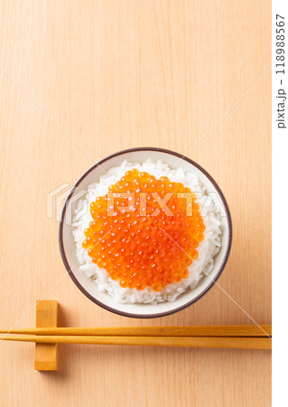 イクラ丼 118988567