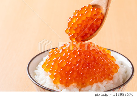 イクラ丼 118988576