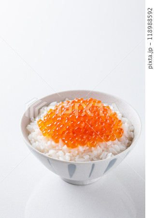 イクラ丼 118988592