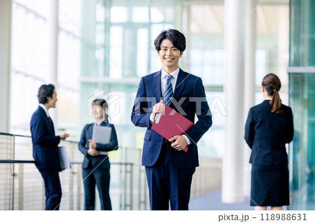 男性ビジネスマン 118988631