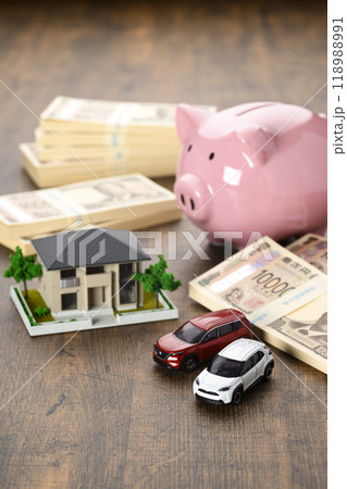 家と車のミニチュアとブタの貯金箱(新紙幣バージョン) 家と車のミニチュアとブタの貯金箱(新紙幣バージョン) 118988991