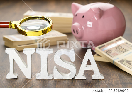 NISAの文字とブタの貯金箱(+虫メガネ 新紙幣バージョン) NISAの文字とブタの貯金箱(+虫メガネ 新紙幣バージョン) 118989000