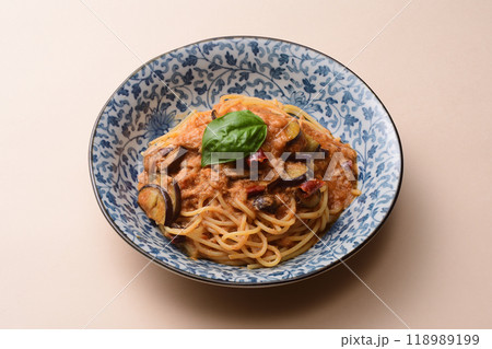 ナスとツナのトマトソースのパスタ 118989199