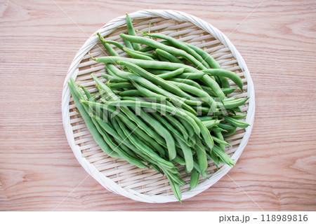 ザルに盛ったいんげん 118989816