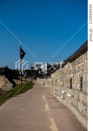 Suwon Hwaseong Fortress Wall, with the park view during autumn. The wall is surrounding the center of Suwon, the provincial capital of Gyeonggi-do, in South Korea 118989916