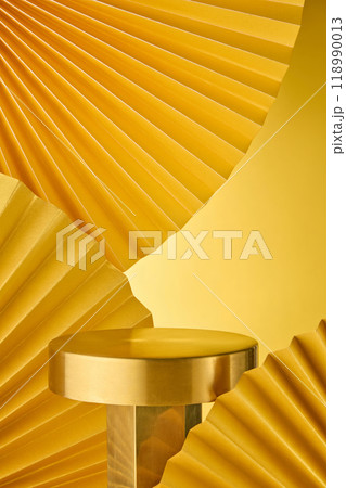 A circular copper base is supported by a hexagonal glass shaft, enabling product display, while paper fan models give an opulent, classical vibe. 118990013