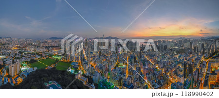 the Middle of Kowloon at twilight, hong kong 118990402