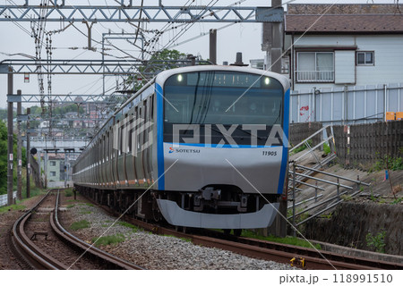 相鉄11000系（編成写真） 118991510