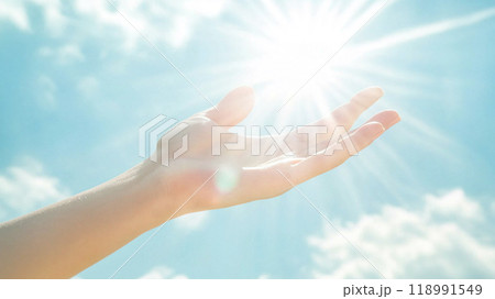 手と青空 118991549