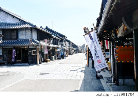 犬山城下町札ノ辻前の本町通の町並み 118991704