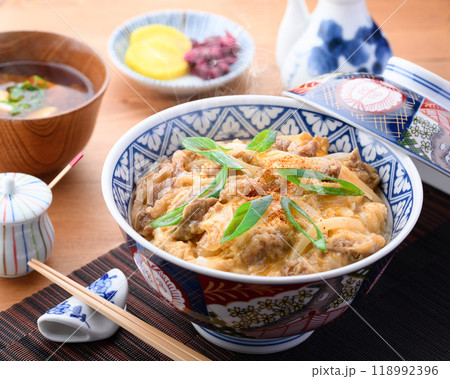 他人丼 ( 牛とじ丼 ) 他人丼 ( 牛とじ丼 ) 118992396