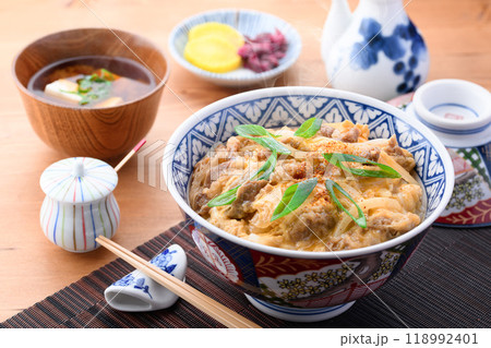 他人丼 （ 牛とじ丼 ） 118992401