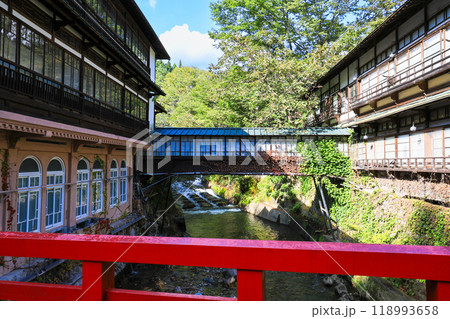 新湯川と渡り廊下 118993658