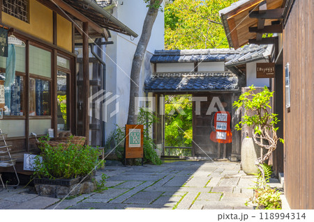 八幡堀石畳の小路 118994314