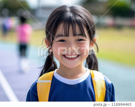 遠足に行く女の子 遠足に行く女の子 118994465