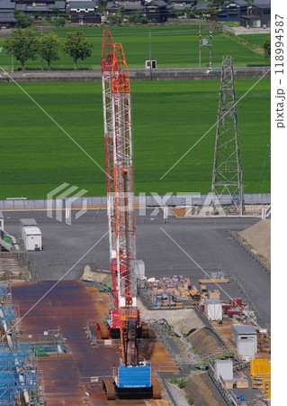 建設現場の大型クレーン車 建設現場の大型クレーン車 118994587