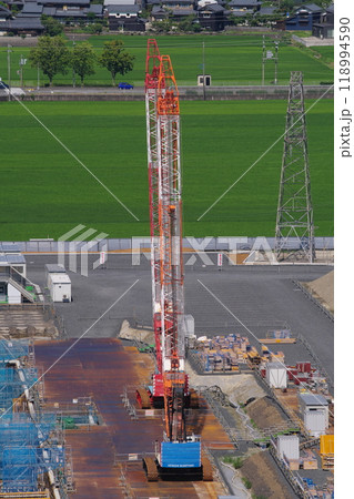建設現場の大型クレーン車 建設現場の大型クレーン車 118994590