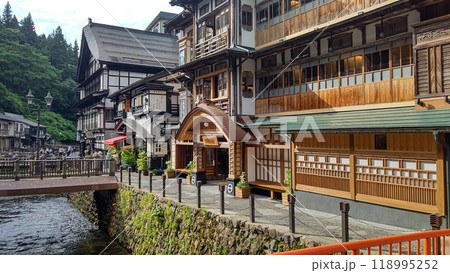 銀山温泉 ノスタルジックな町並み【日本・山形】 銀山温泉 ノスタルジックな町並み【日本・山形】 118995252