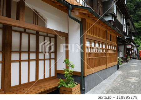 銀山温泉 ノスタルジックな町並み【日本・山形】 銀山温泉 ノスタルジックな町並み【日本・山形】 118995279