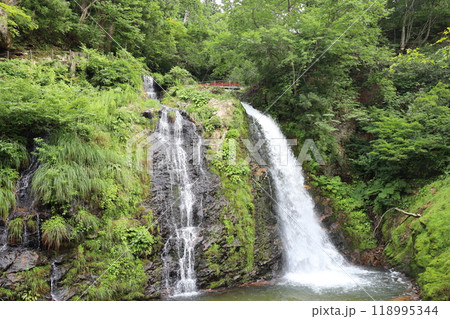 銀山温泉にある白銀の滝【日本・山形】 118995344