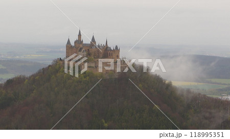 霧のホーエンツォレルン城【ドイツ】 118995351