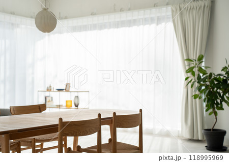 リビングルーム 窓 日差し リビングルーム 窓 日差し 118995969