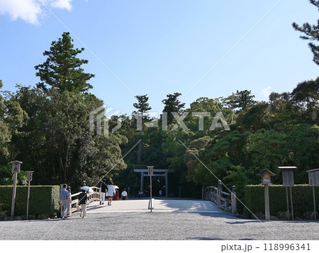 三重 伊勢市 伊勢神宮・外宮(豊受大神宮)表参道と日除橋(晩夏) 三重 伊勢市 伊勢神宮・外宮(豊受大神宮)表参道と日除橋(晩夏) 118996341