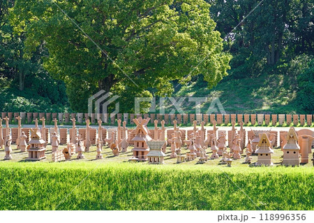 大阪　高槻　今城塚古墳の埴輪列（復元）（初秋） 118996356