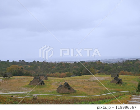 鳥取 大山町 妻木晩田遺跡 竪穴住居と掘立柱建物群(初冬) 鳥取 大山町 妻木晩田遺跡 竪穴住居と掘立柱建物群(初冬) 118996367