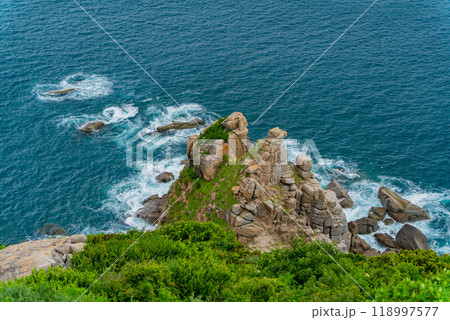 Rocky seashore. 118997577