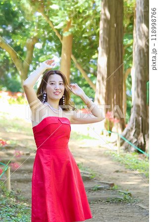 彼岸花　女性　ポートレート 118998766