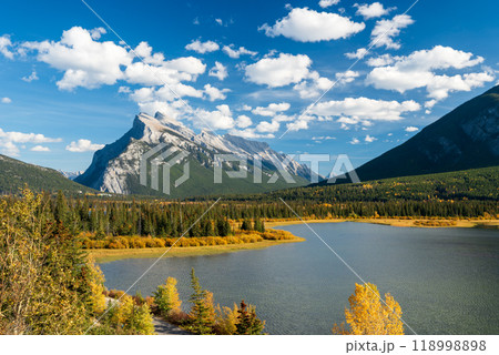 Banff National Park autumn foliage scenery. Vermilion Lakes Viewpoint, Mount Rundle, Alberta, Canada. Canadian Rockies. Banff National Park autumn foliage scenery. Vermilion Lakes Viewpoint, Mount Rundle, Alberta, Canada. Canadian Rockies. 118998898