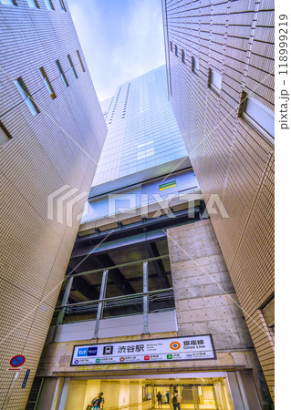日本の東京都市景観 新風景。渋谷区渋谷二丁目19の渋谷駅出入口=令和6年10月4日 日本の東京都市景観 新風景。渋谷区渋谷二丁目19の渋谷駅出入口=令和6年10月4日 118999219