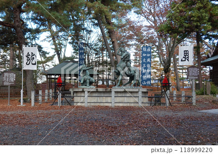 武田信玄・上杉謙信 一騎討像 川中島古戦場史跡公園（長野県長野市） 118999220