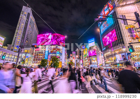 日本の東京都市景観 10月。インバウンド続く…外国人観光客らで賑わう渋谷=4日 日本の東京都市景観 10月。インバウンド続く…外国人観光客らで賑わう渋谷=4日 118999230
