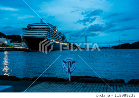 長崎港客船入港（Westerdam）水辺の森公園からの夜景ライトアップ【長崎市】 118999235