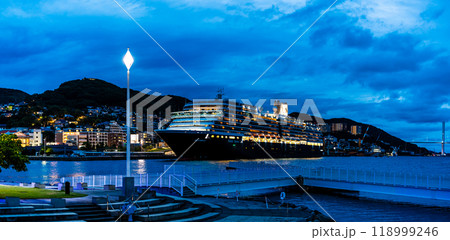 長崎港客船入港(Westerdam)水辺の森公園からの夜景ライトアップ パノラマ【長崎市】 長崎港客船入港(Westerdam)水辺の森公園からの夜景ライトアップ パノラマ【長崎市】 118999246
