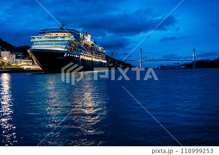 長崎港客船入港（Westerdam）水辺の森公園からの夜景ライトアップ【長崎市】 118999253