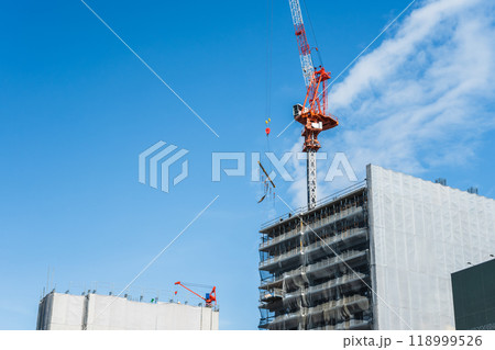 再開発地区の建設現場とタワークレーン 再開発地区の建設現場とタワークレーン 118999526