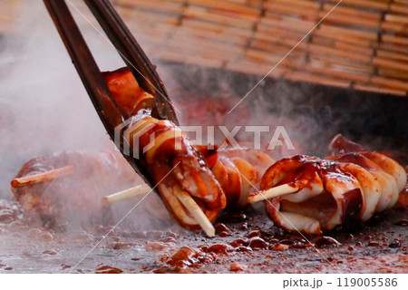 熱々の焼きイカ 119005586