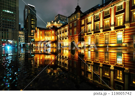 光と闇と雨の東京駅 光と闇と雨の東京駅 119005742