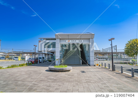 浜松市にあるJR舞阪駅の街並み(静岡県) 119007404