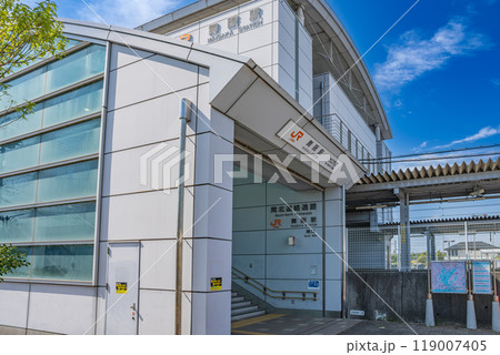 浜松市にあるJR舞阪駅の街並み(静岡県) 119007405