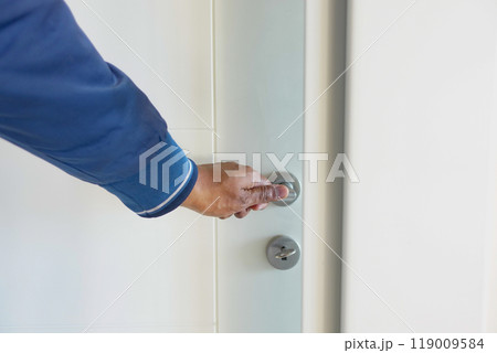 Man's Hand Opening door close up  119009584