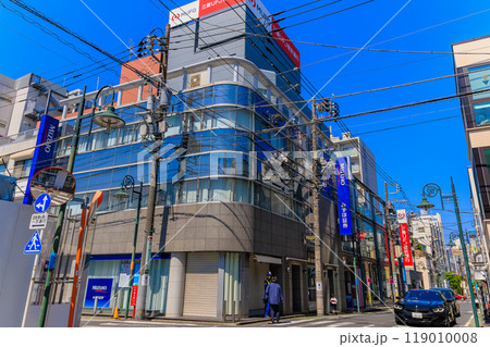 東京　目黒区　自由が丘の街並み（すずかけ通り） 119010008