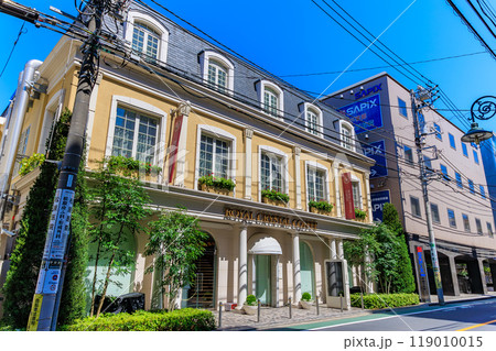 東京　目黒区　自由が丘の街並み（学園通り） 119010015