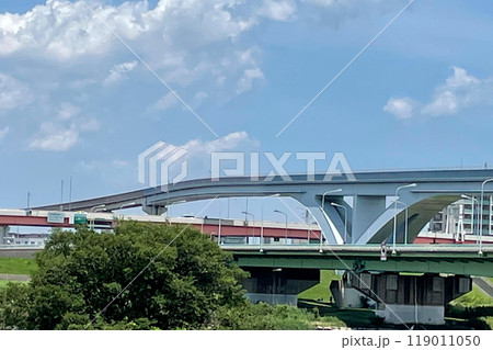 荒川風景・扇大橋、首都高速と日暮里舎人ライナー【東京都足立区】 荒川風景・扇大橋、首都高速と日暮里舎人ライナー【東京都足立区】 119011050