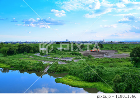 入間川 遠くにビル群 荒川合流付近 上江橋からの眺め 入間川 遠くにビル群 荒川合流付近 上江橋からの眺め 119011366